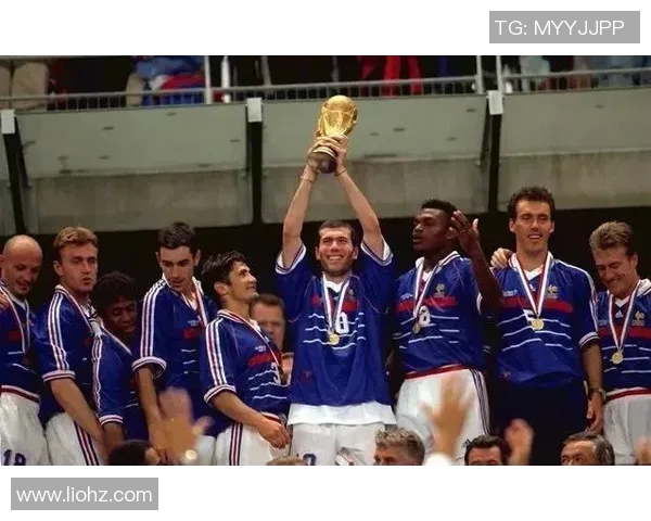 98年法国夺冠与06年意大利逆袭的世界杯传奇对决回顾