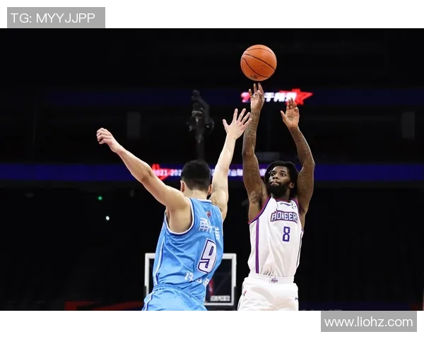 广东队与北控队激战25轮争夺季后赛席位的关键对决 广东队与北控队激战25轮争夺季后赛席位的关键对决