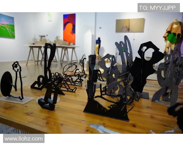 邹雨宸的艺术之路：从初学者到备受瞩目的当代艺术家探索与成长的故事